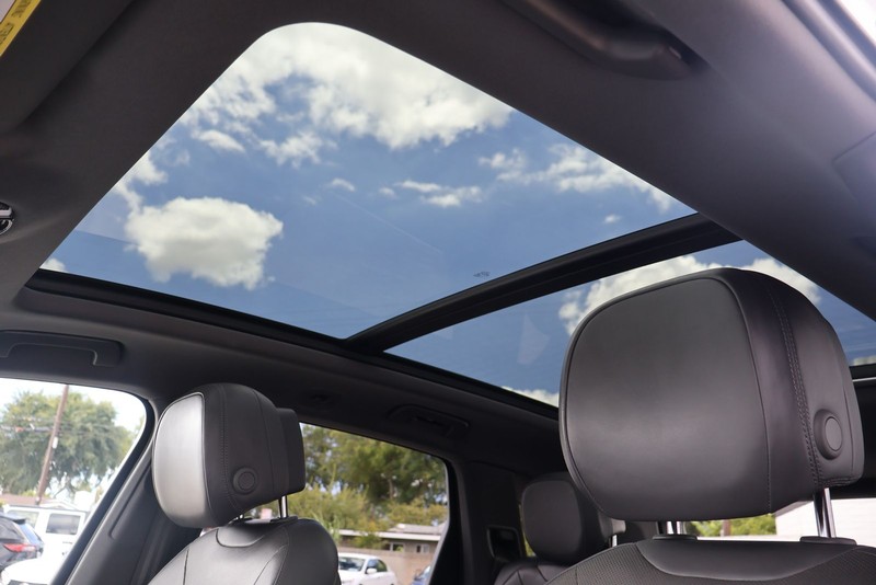 Porsche Cayenne Vehicle Full-screen Gallery Image 32