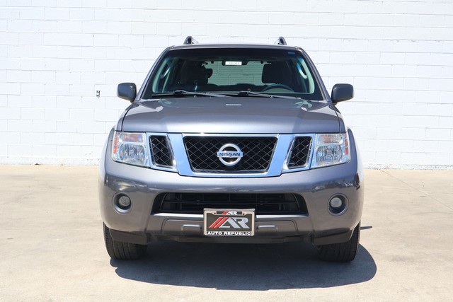 2011 Nissan Pathfinder S 4x2 FE+'s photo