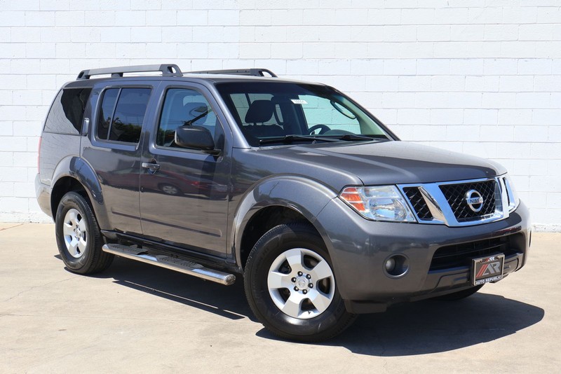 Nissan Pathfinder Vehicle Full-screen Gallery Image 01