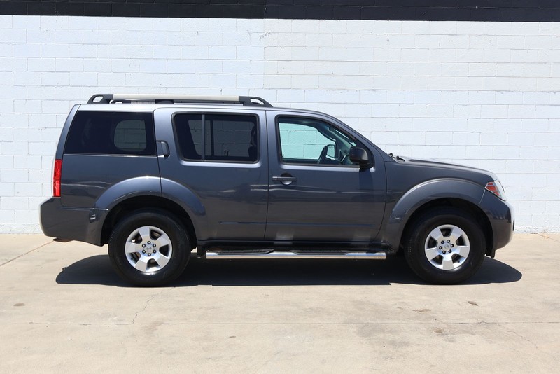 Nissan Pathfinder Vehicle Full-screen Gallery Image 04