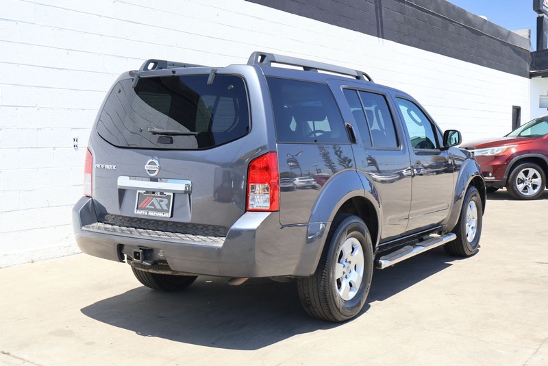 Nissan Pathfinder Vehicle Full-screen Gallery Image 05