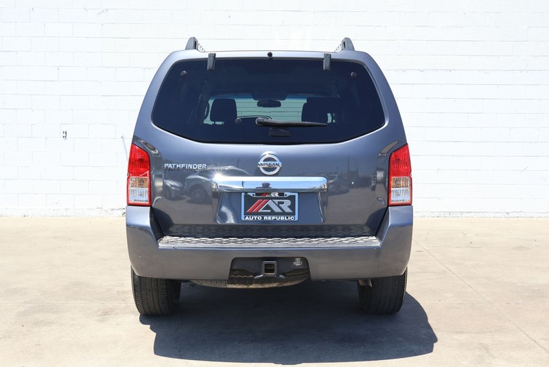 Nissan Pathfinder Vehicle Full-screen Gallery Image 06
