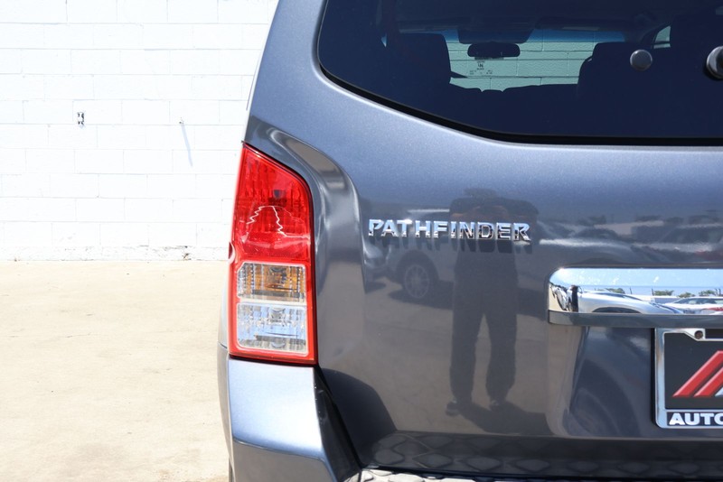 Nissan Pathfinder Vehicle Full-screen Gallery Image 07