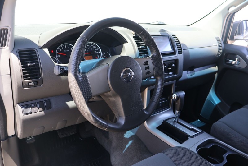 Nissan Pathfinder Vehicle Full-screen Gallery Image 15