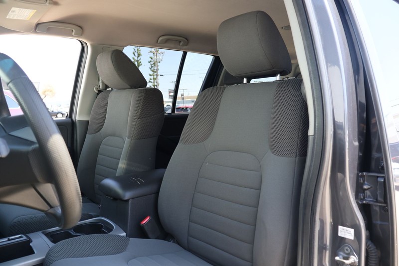 Nissan Pathfinder Vehicle Full-screen Gallery Image 16