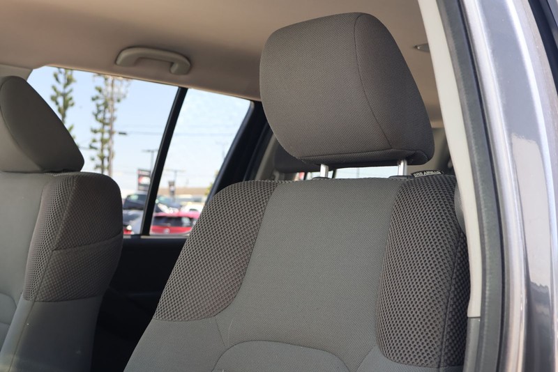 Nissan Pathfinder Vehicle Full-screen Gallery Image 17