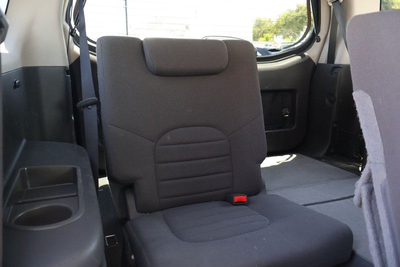 Nissan Pathfinder Vehicle Full-screen Gallery Image 21