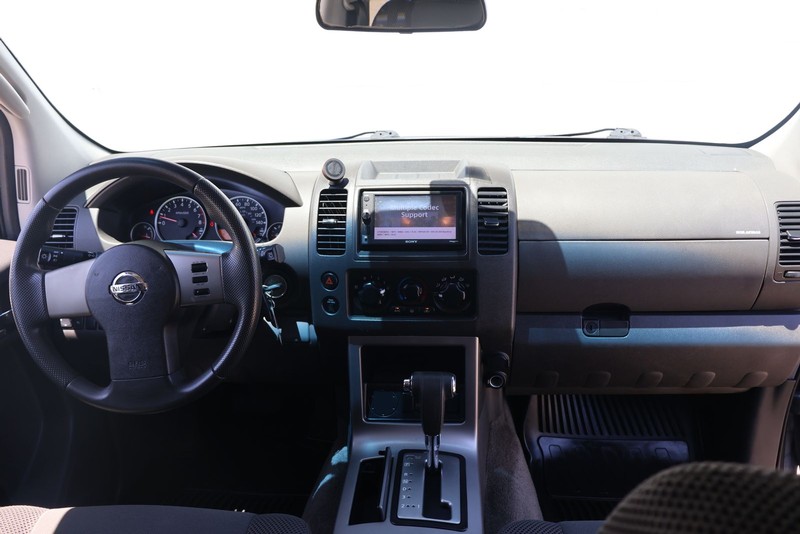 Nissan Pathfinder Vehicle Full-screen Gallery Image 22