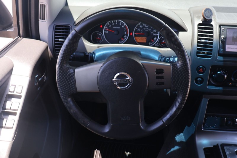 Nissan Pathfinder Vehicle Full-screen Gallery Image 24