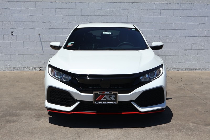 Honda Civic Hatchback Vehicle Full-screen Gallery Image 02