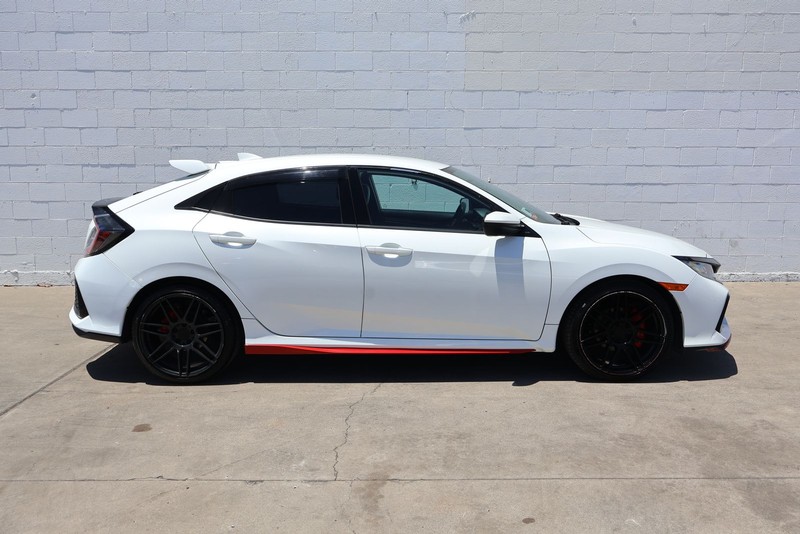 Honda Civic Hatchback Vehicle Full-screen Gallery Image 04