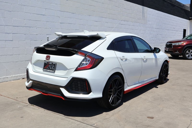Honda Civic Hatchback Vehicle Full-screen Gallery Image 05