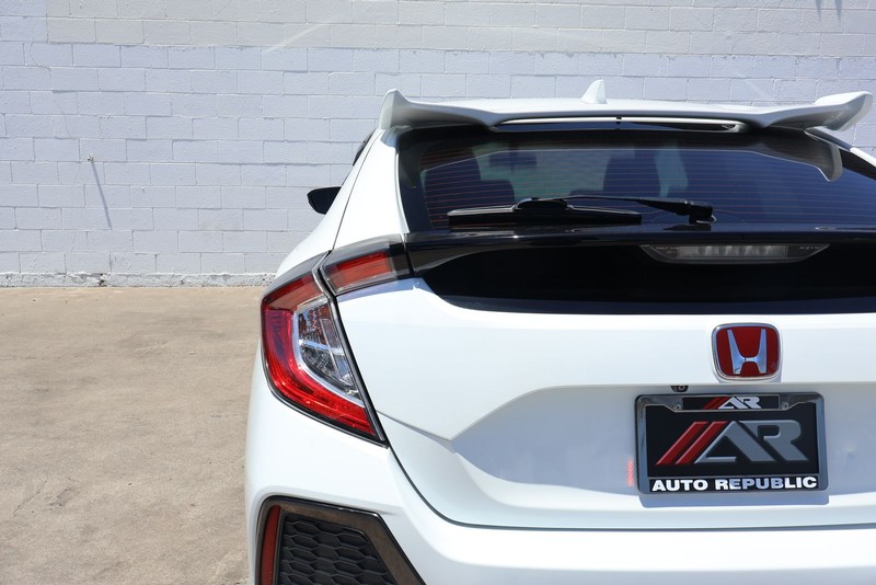 Honda Civic Hatchback Vehicle Full-screen Gallery Image 07