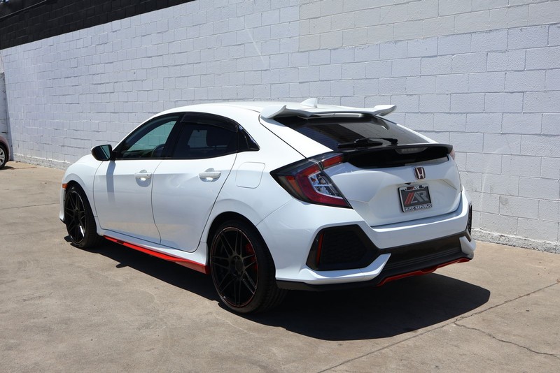 Honda Civic Hatchback Vehicle Full-screen Gallery Image 09