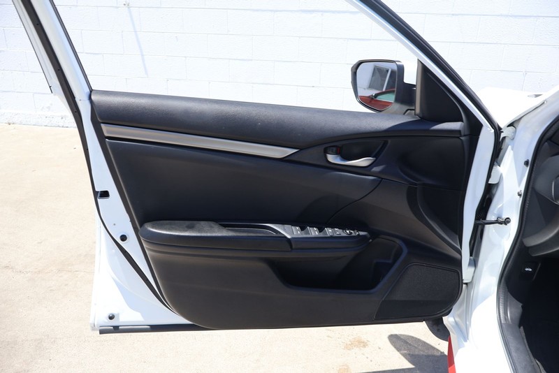 Honda Civic Hatchback Vehicle Full-screen Gallery Image 13