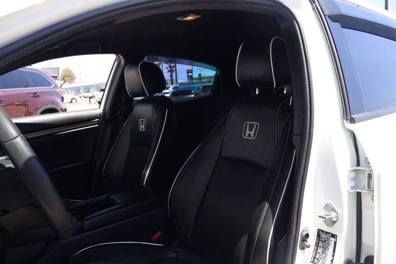 Honda Civic Hatchback Vehicle Full-screen Gallery Image 15