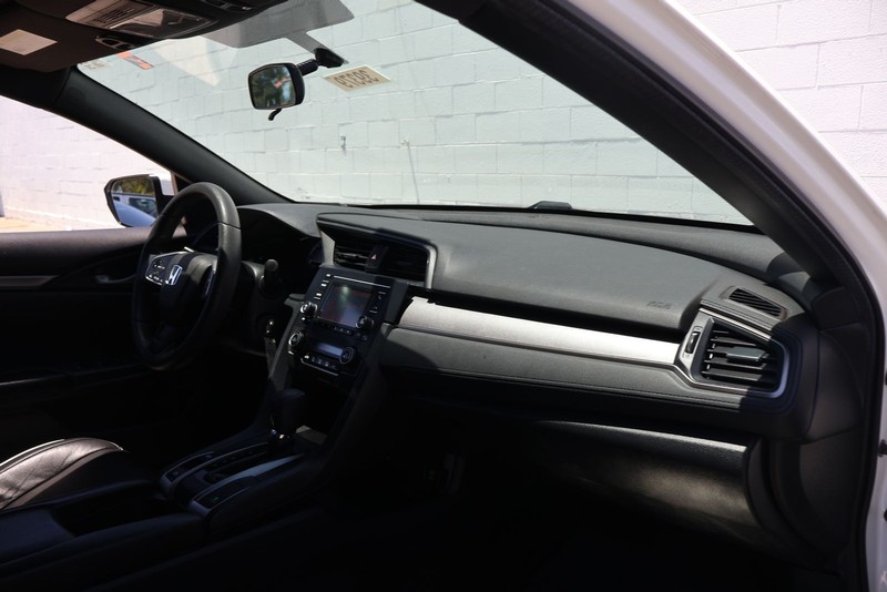 Honda Civic Hatchback Vehicle Full-screen Gallery Image 17