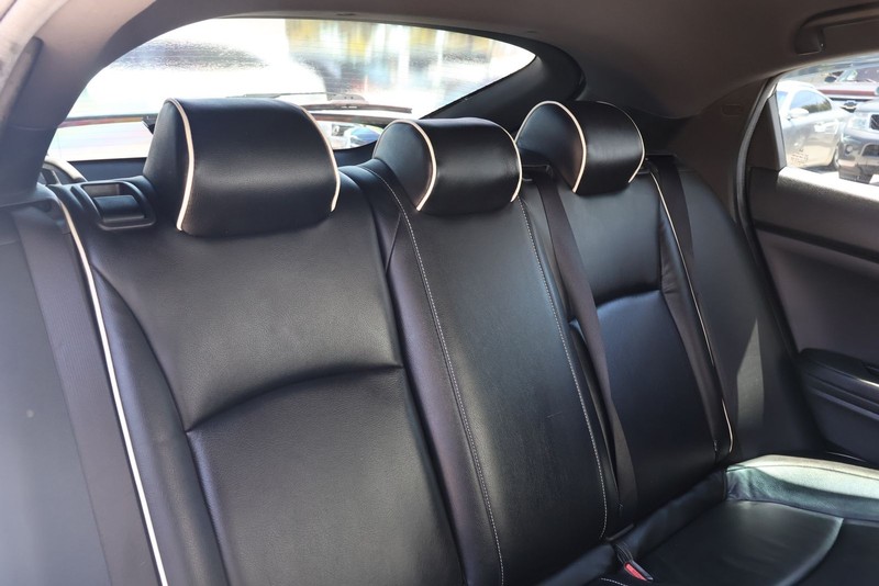 Honda Civic Hatchback Vehicle Full-screen Gallery Image 19