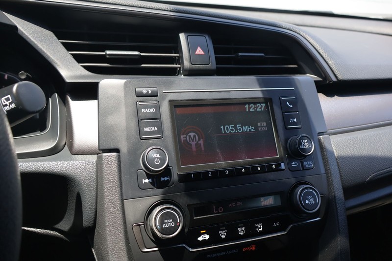 Honda Civic Hatchback Vehicle Full-screen Gallery Image 26