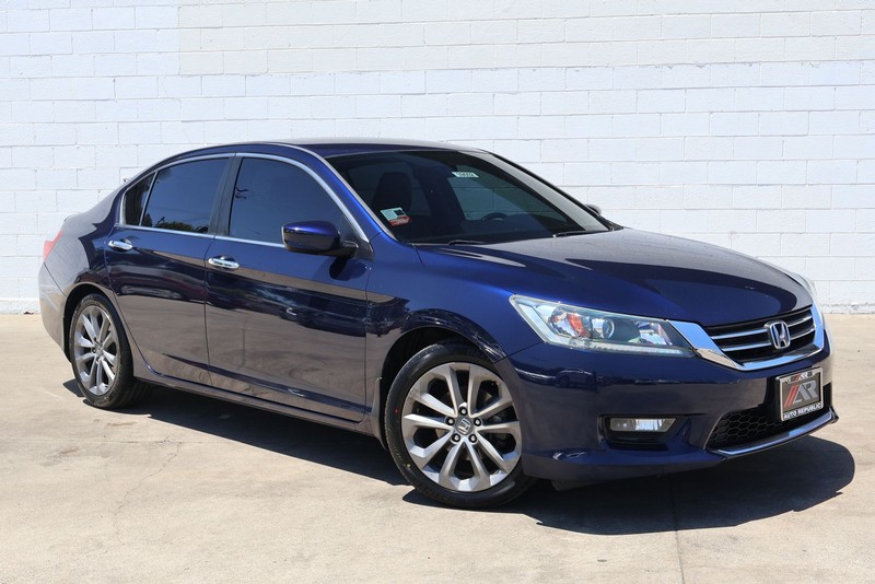 Honda Accord Sedan Vehicle Full-screen Gallery Image 01