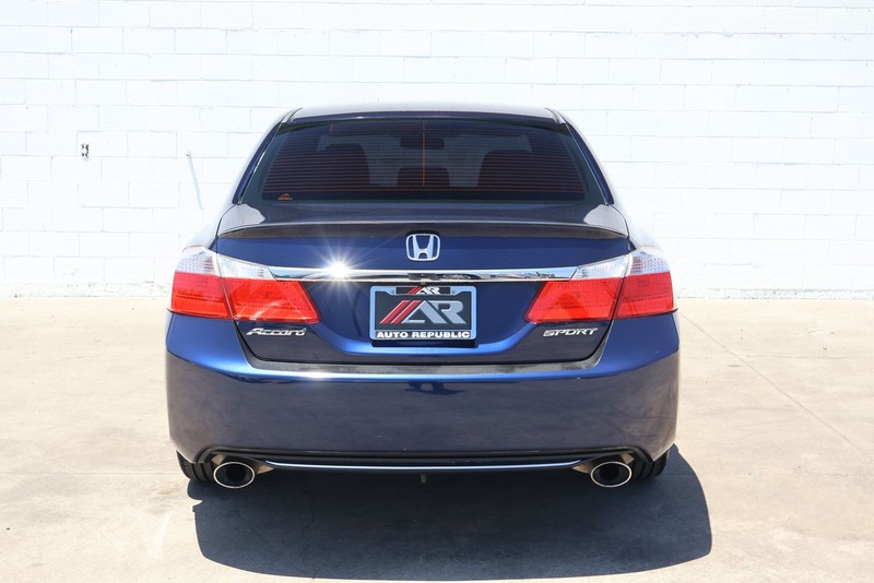 Honda Accord Sedan Vehicle Full-screen Gallery Image 06