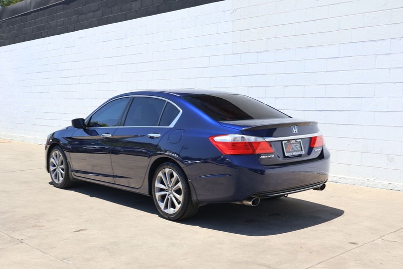 Honda Accord Sedan Vehicle Full-screen Gallery Image 08