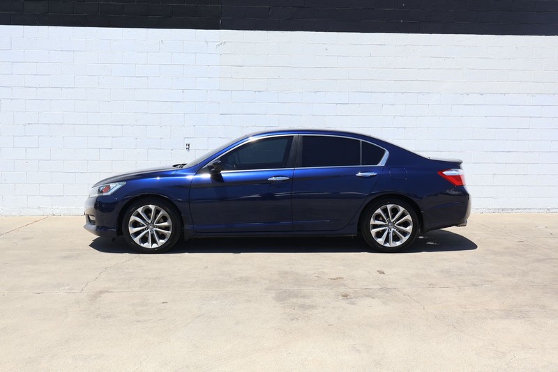 Honda Accord Sedan Vehicle Full-screen Gallery Image 09