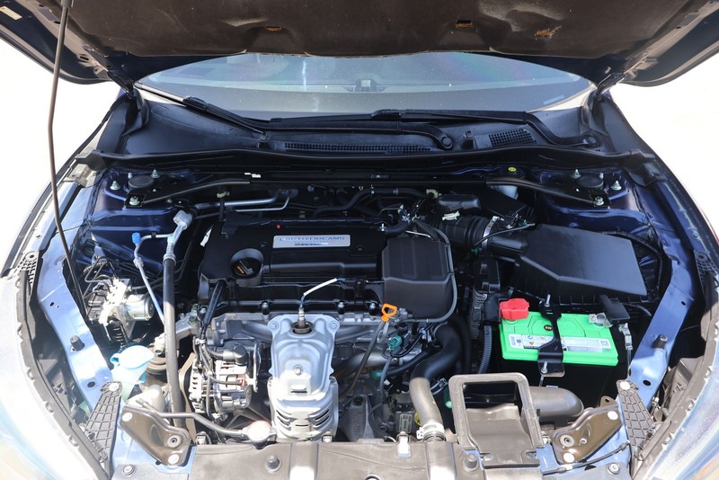 Honda Accord Sedan Vehicle Full-screen Gallery Image 11