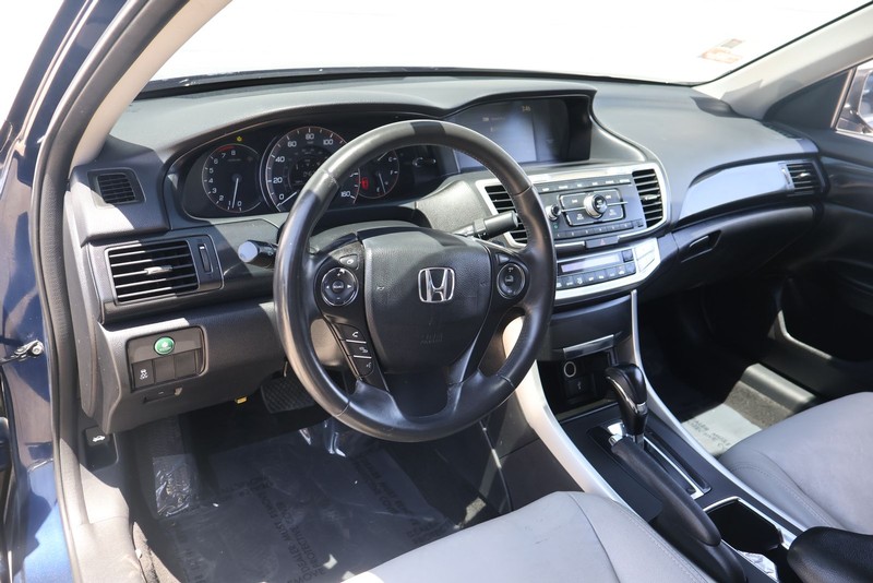 Honda Accord Sedan Vehicle Full-screen Gallery Image 14
