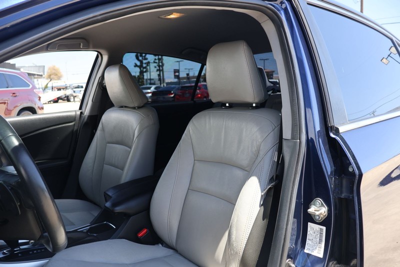 Honda Accord Sedan Vehicle Full-screen Gallery Image 15