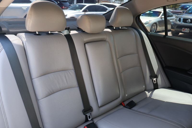 Honda Accord Sedan Vehicle Full-screen Gallery Image 19