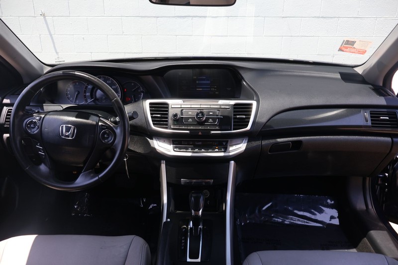 Honda Accord Sedan Vehicle Full-screen Gallery Image 20
