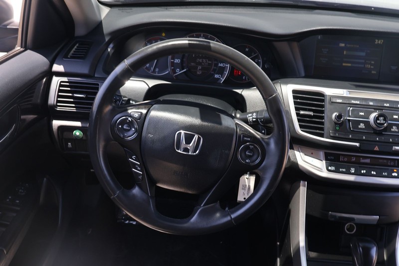 Honda Accord Sedan Vehicle Full-screen Gallery Image 22