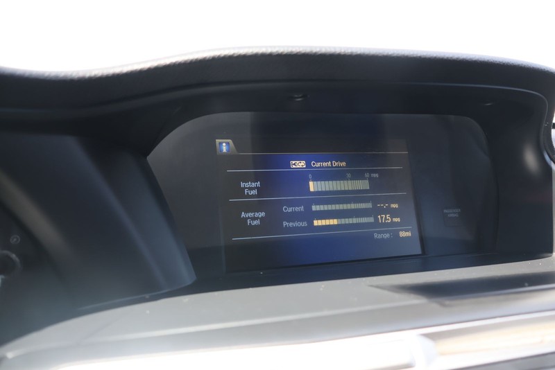Honda Accord Sedan Vehicle Full-screen Gallery Image 26