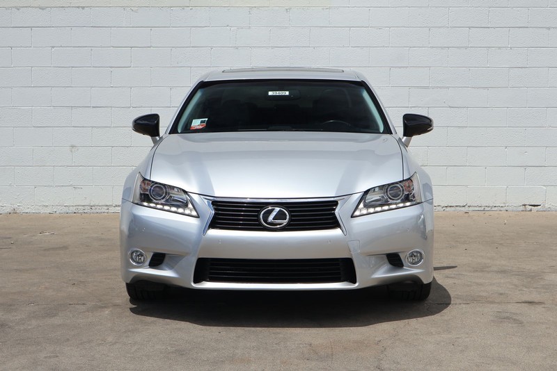 Lexus GS 350 Vehicle Full-screen Gallery Image 02