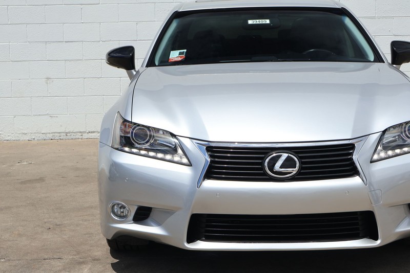 Lexus GS 350 Vehicle Full-screen Gallery Image 03