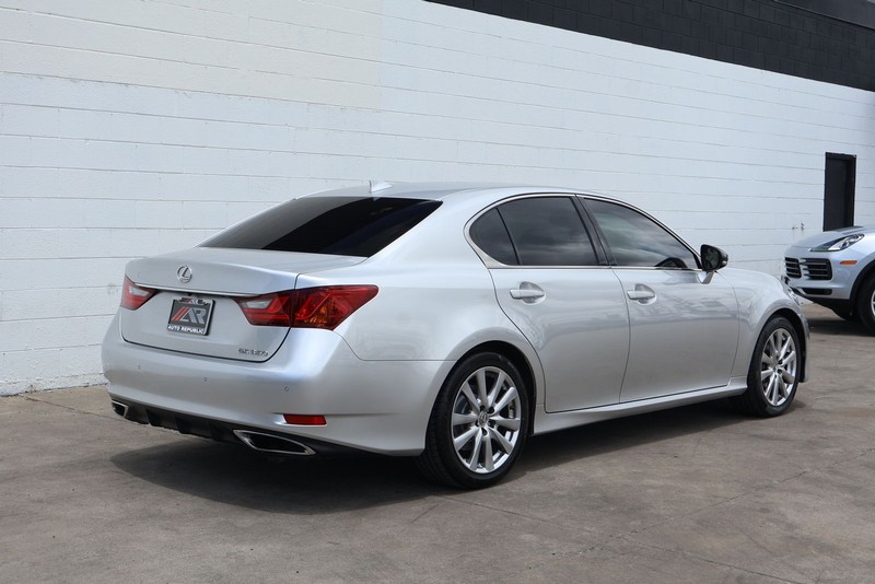 Lexus GS 350 Vehicle Full-screen Gallery Image 05