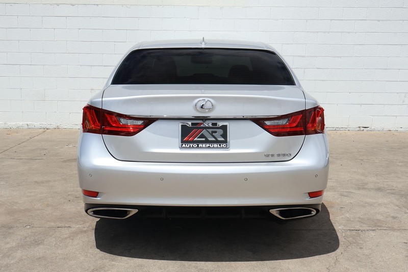Lexus GS 350 Vehicle Full-screen Gallery Image 06