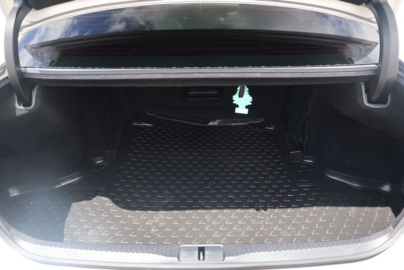 Lexus GS 350 Vehicle Full-screen Gallery Image 08
