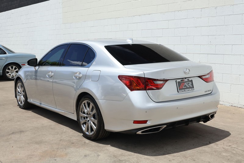 Lexus GS 350 Vehicle Full-screen Gallery Image 09