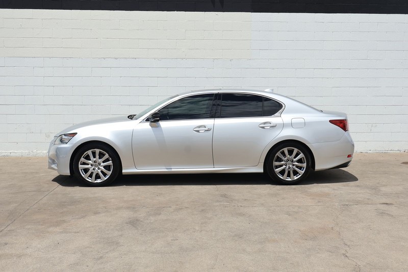 Lexus GS 350 Vehicle Full-screen Gallery Image 10