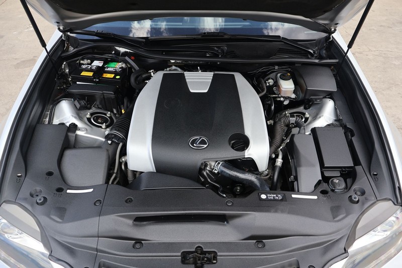 Lexus GS 350 Vehicle Full-screen Gallery Image 12