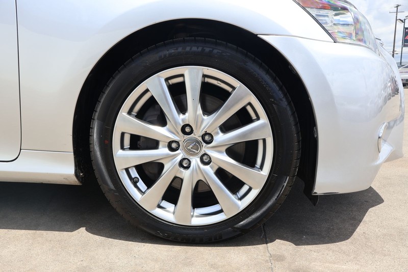 Lexus GS 350 Vehicle Full-screen Gallery Image 13