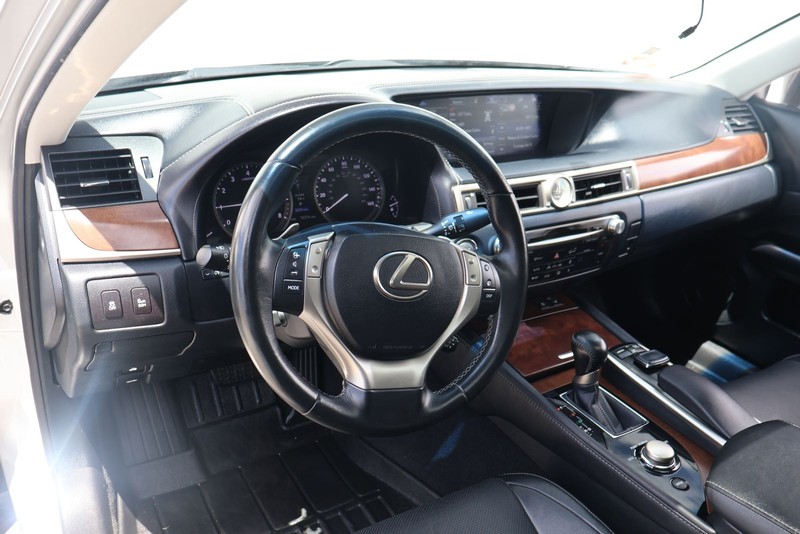 Lexus GS 350 Vehicle Full-screen Gallery Image 15