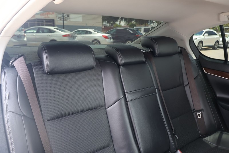 Lexus GS 350 Vehicle Full-screen Gallery Image 20