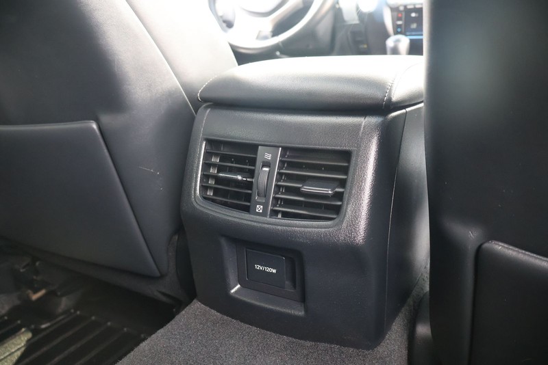 Lexus GS 350 Vehicle Full-screen Gallery Image 21