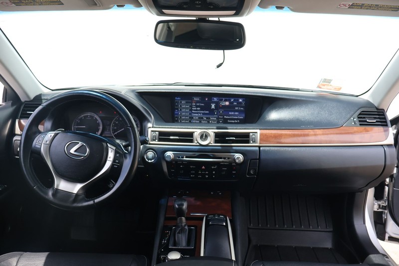 Lexus GS 350 Vehicle Full-screen Gallery Image 22