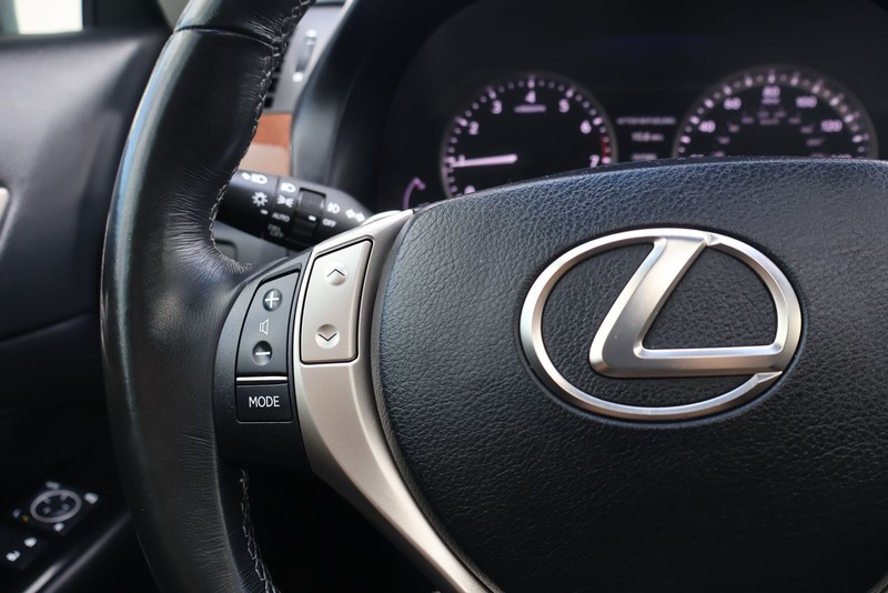 Lexus GS 350 Vehicle Full-screen Gallery Image 25