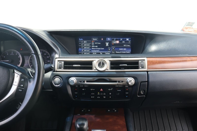 Lexus GS 350 Vehicle Full-screen Gallery Image 27