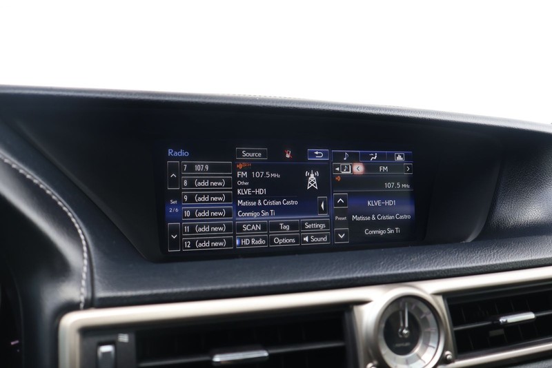Lexus GS 350 Vehicle Full-screen Gallery Image 28